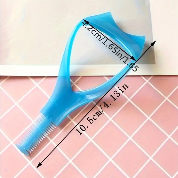 Kitty mascara with mascara perfecting tool! - Picture 5 of 6